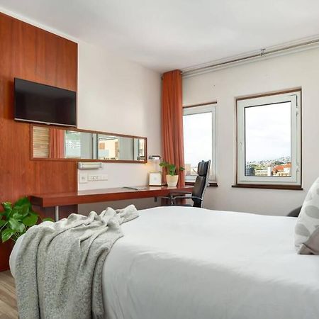 Central Modern City Escape Apartment! Fokváros Kültér fotó